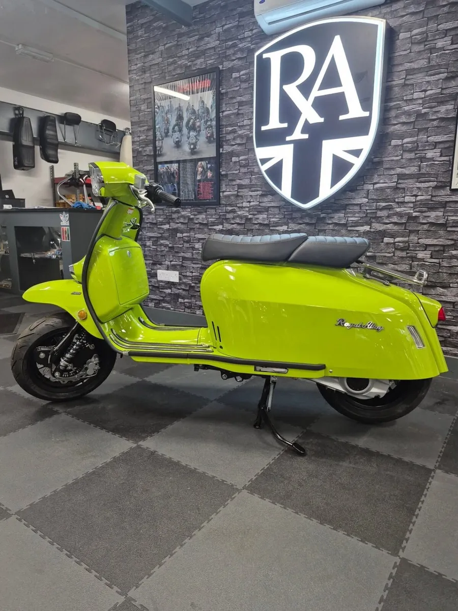 Vespa and Royal alloy 125 available - Image 1