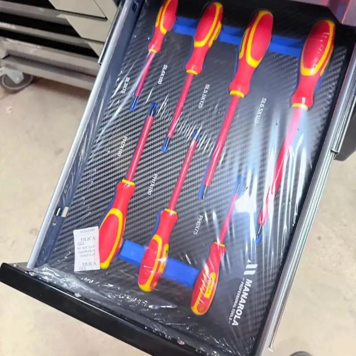Brand new 12 drawer heavy duty tool chest - Image 1