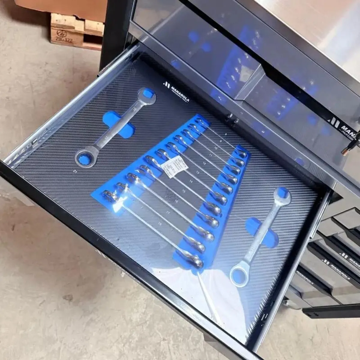 Brand new 12 drawer heavy duty tool chest - Image 1
