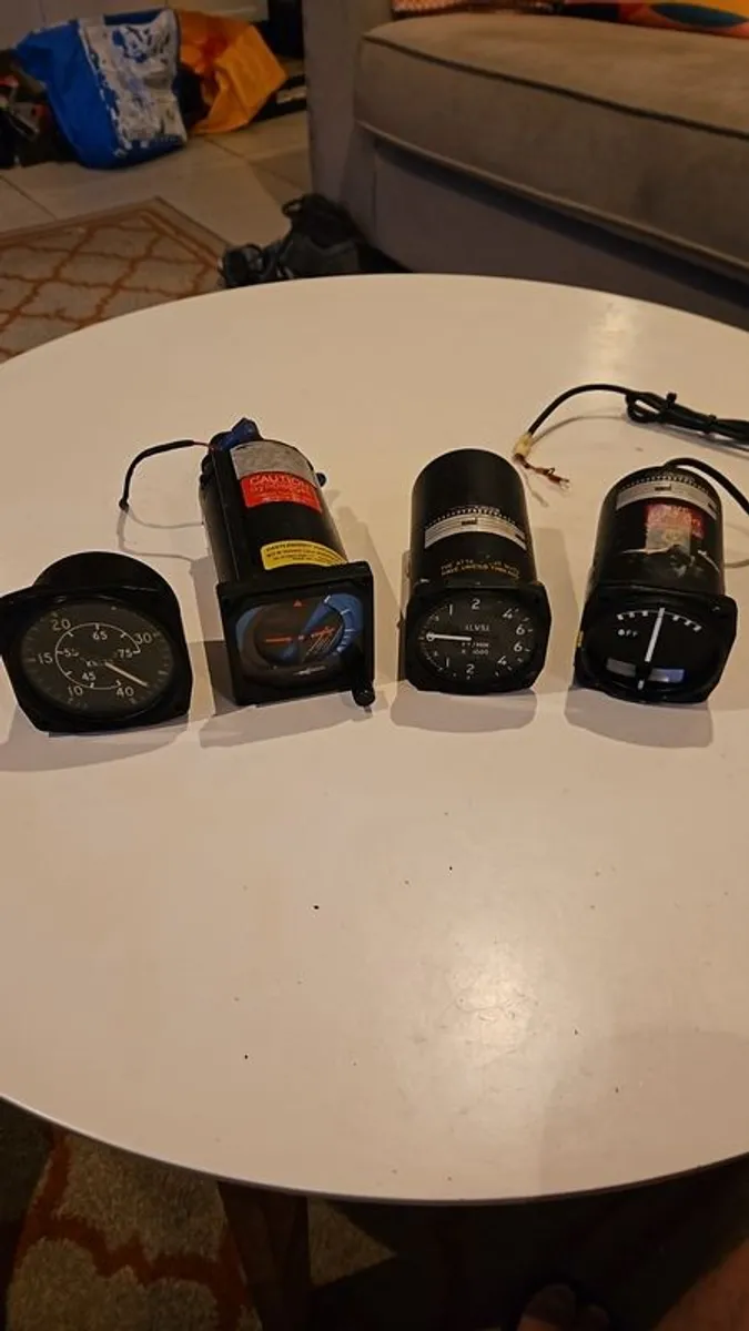 4 aviation/ flight instruments - Image 1