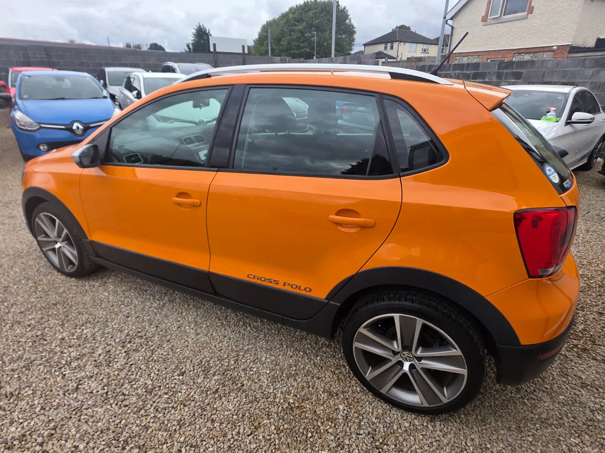 Volkswagen Polo Up Automatic - Image 3