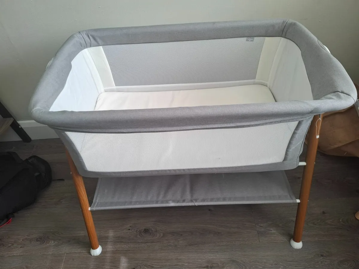 Babylo You and Me Crib - Image 1