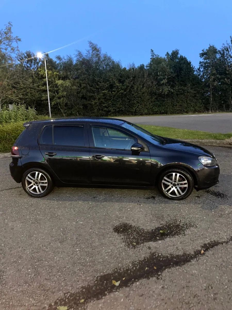 Volkswagen Golf 2009 - Image 2