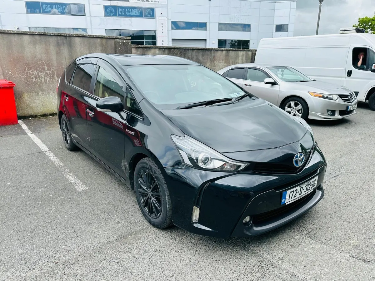 Toyota Prius 2017 - Image 2