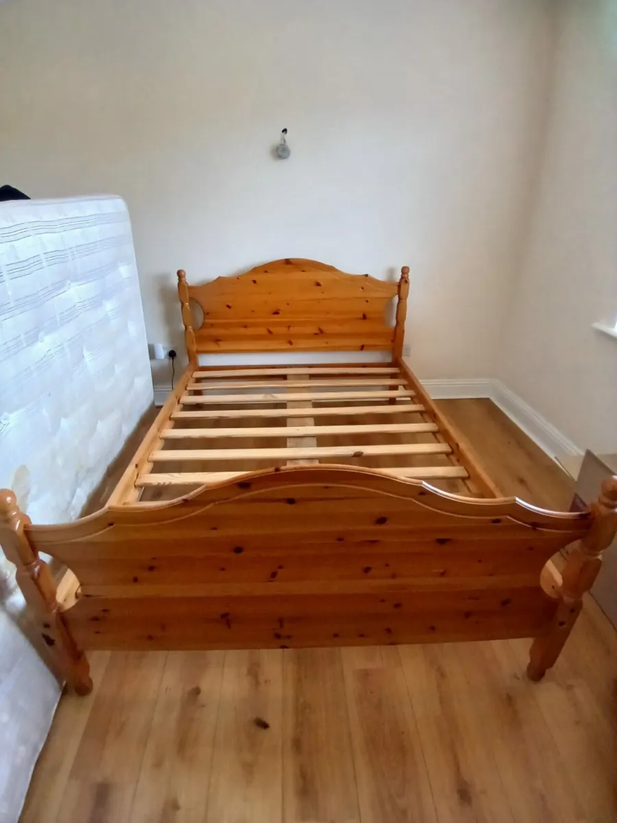 Double bed - Image 1