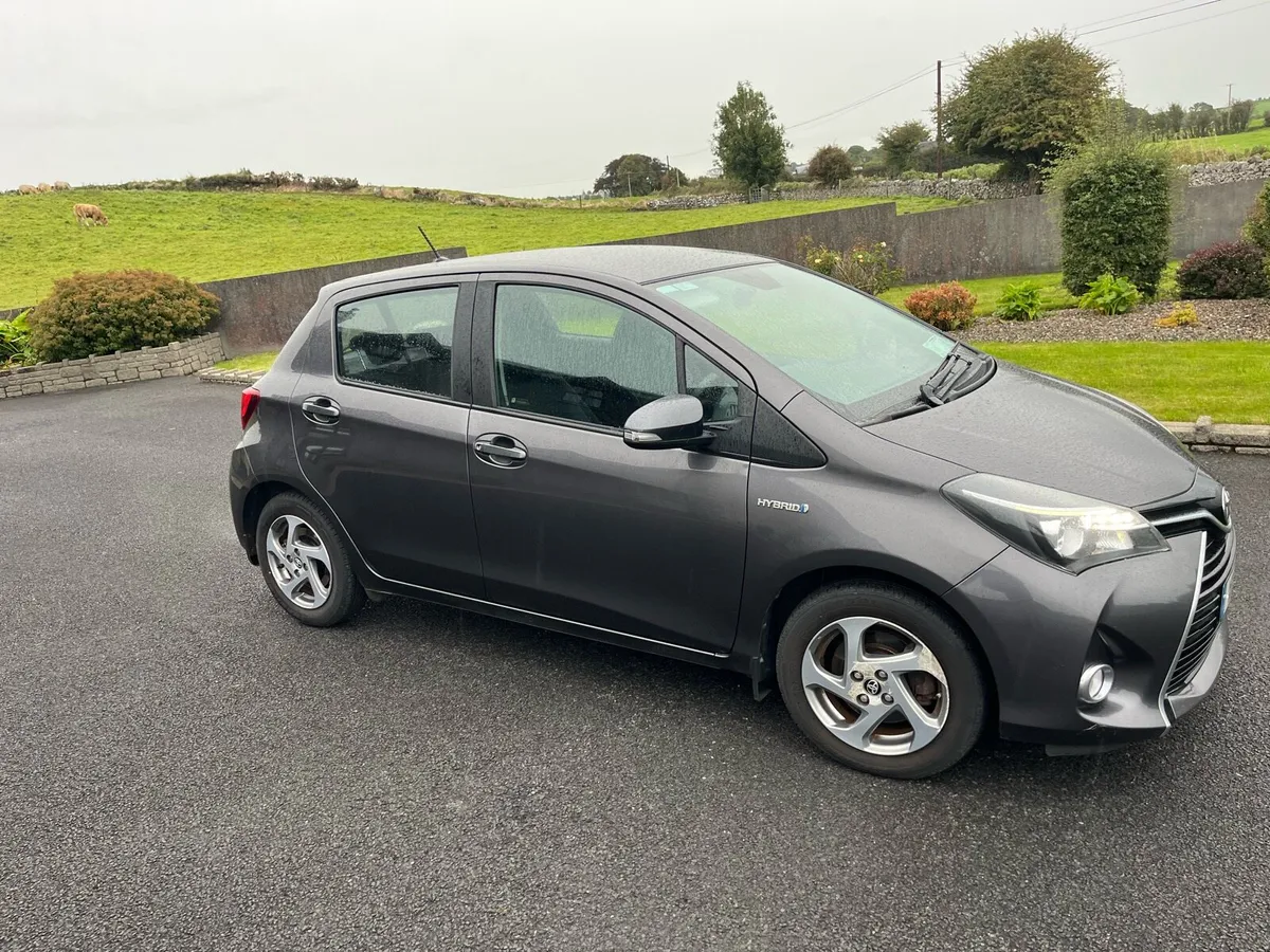 2015 Toyota Yaris Hybrid for Sale - Image 2