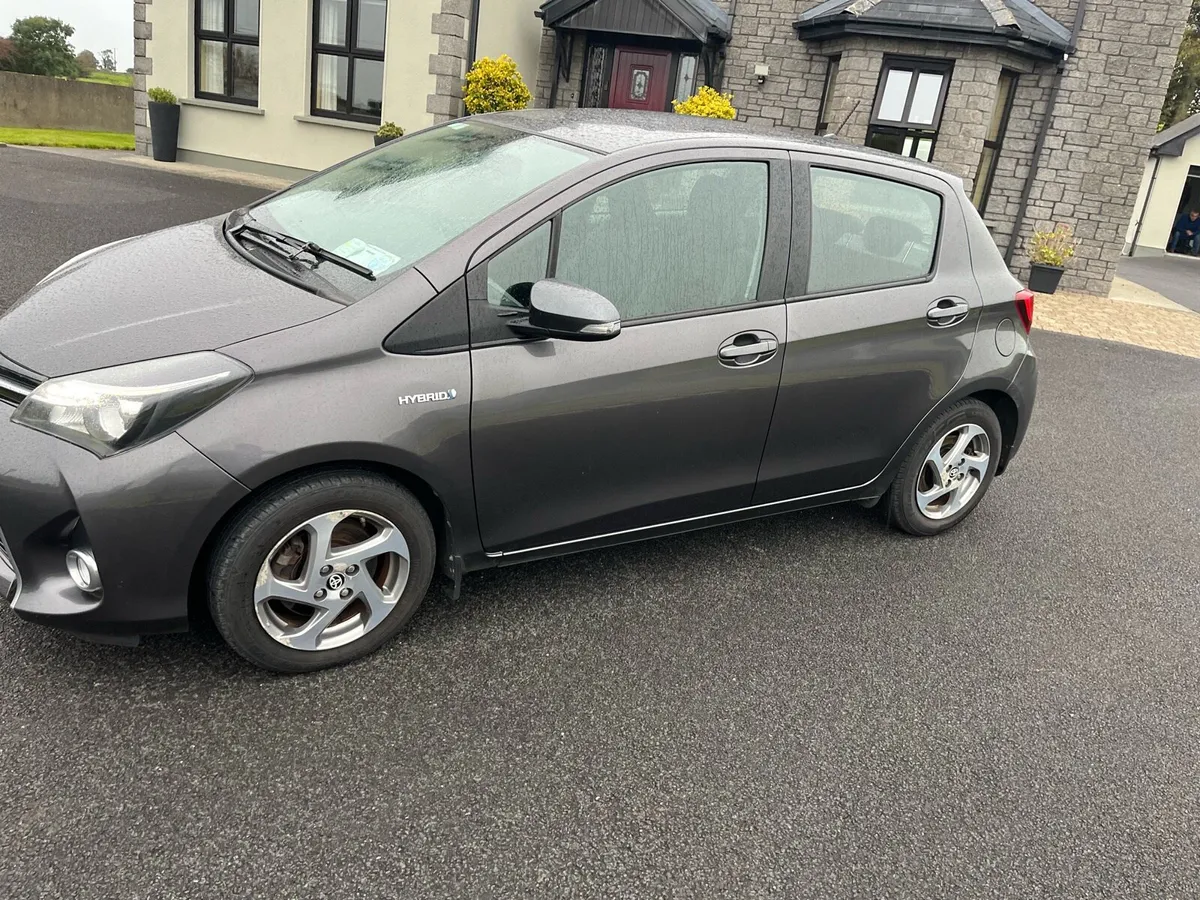 2015 Toyota Yaris Hybrid for Sale - Image 3