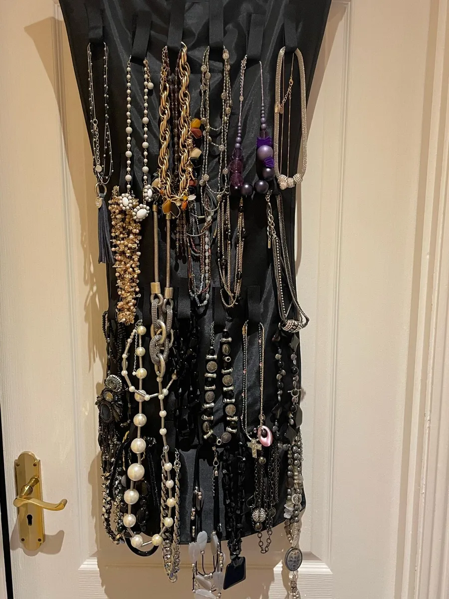 Jewellery - Image 1