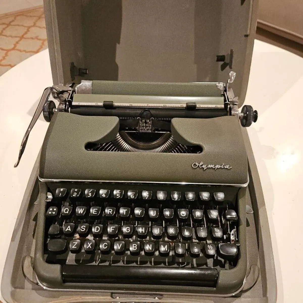 Olympia sm3 typewriter - Image 1