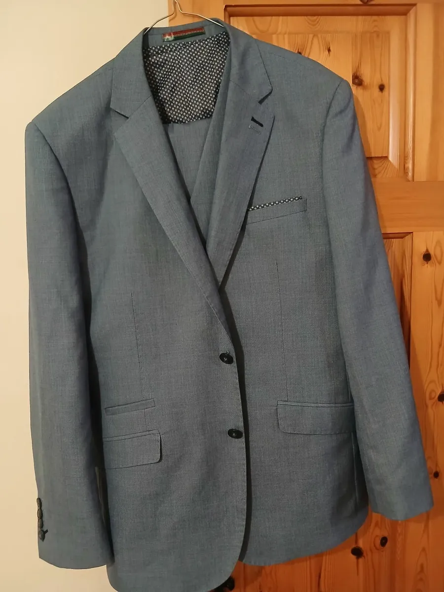 Mens suit 3 pce Cavinni - Image 3