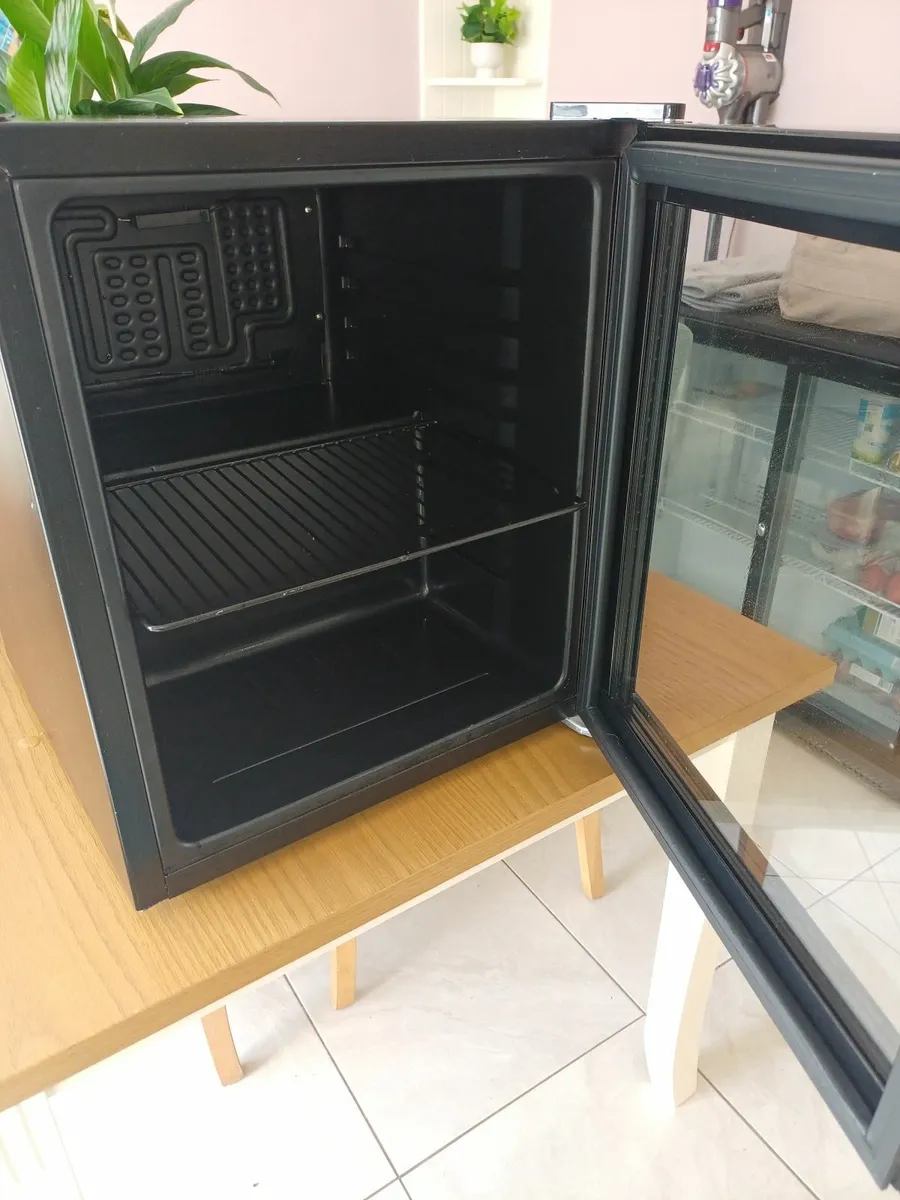 Counter top fridge - Image 2