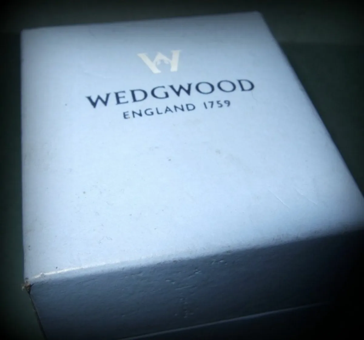 Vintage Authentic Wedgewood Gold Trimmed Tie Pin - Image 3