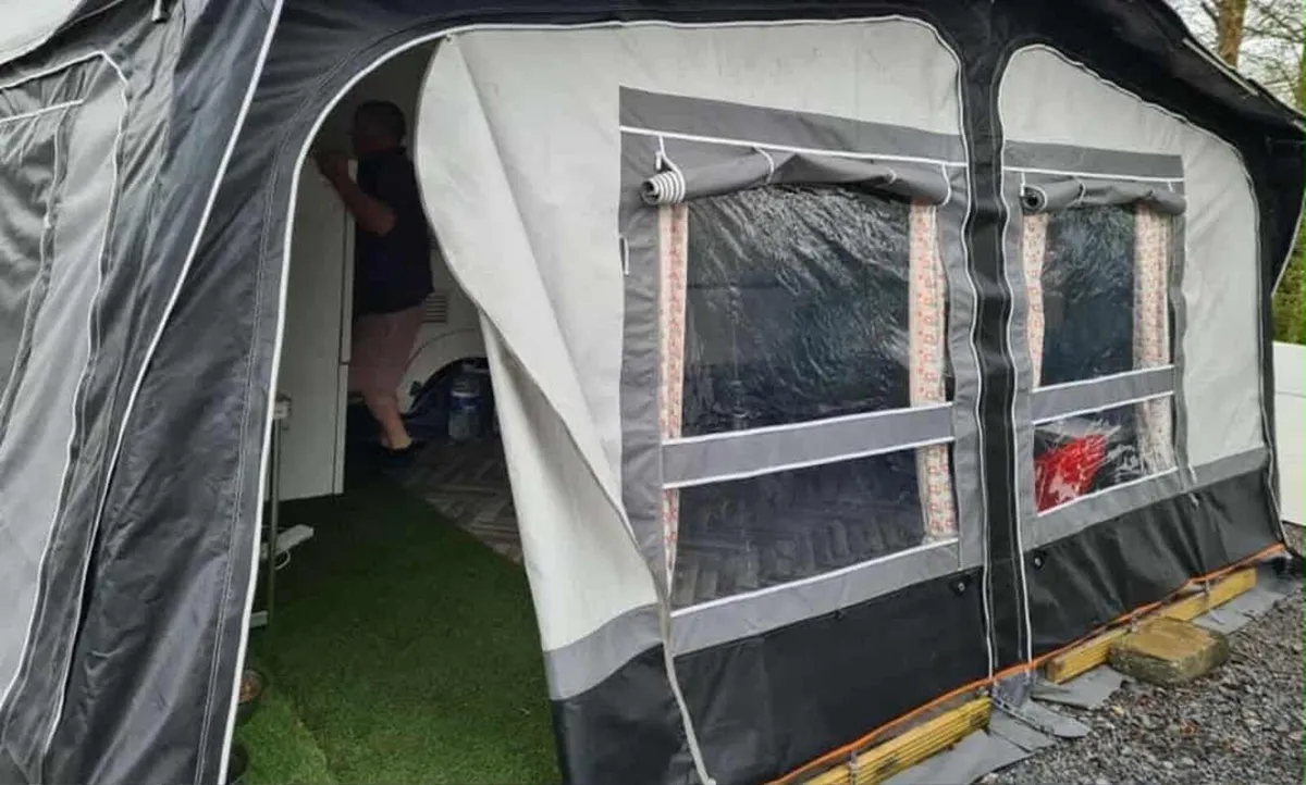 2008 5 birth caravan and awning - Image 4