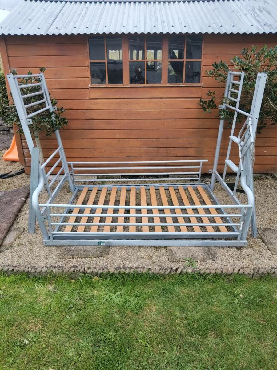 Triple Bunk bed - Image 1