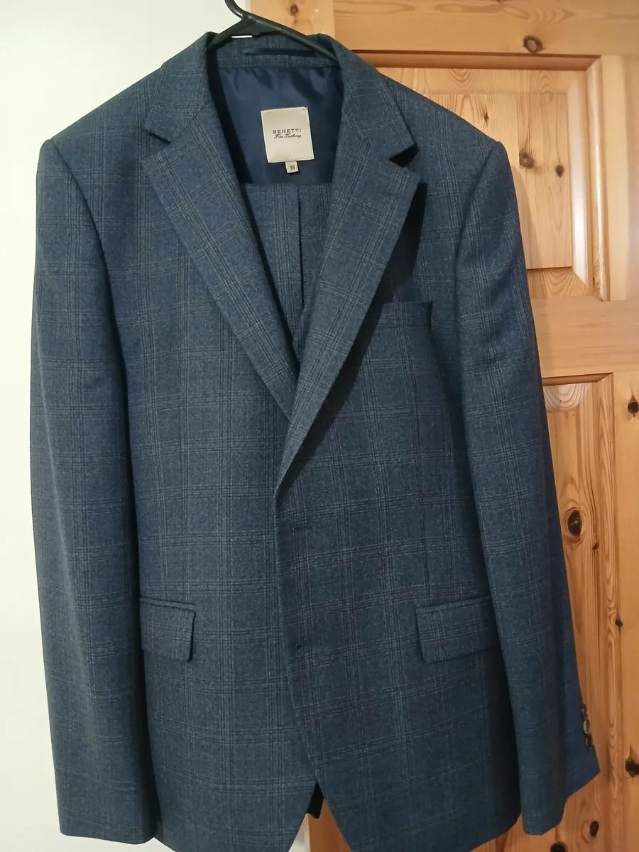 Mens suit 3 piece Benetti - Image 1
