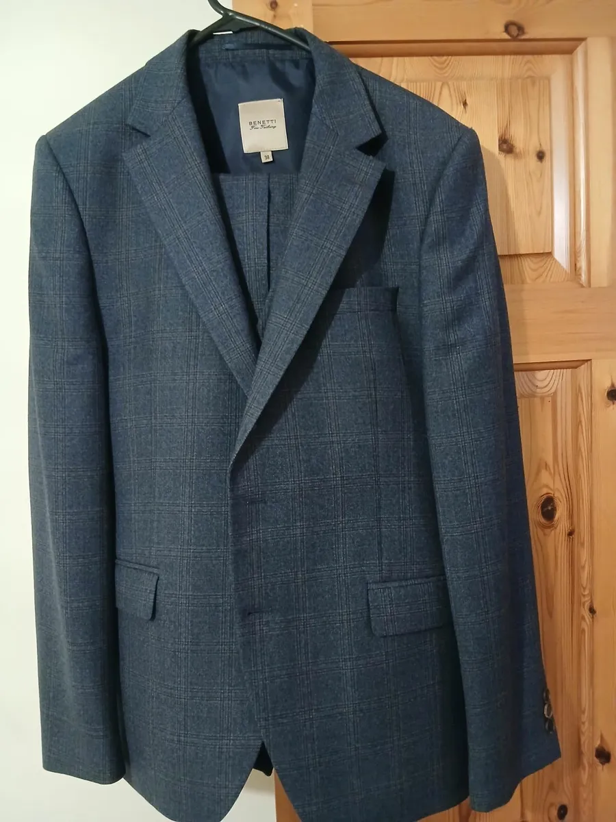 Mens suit 3 piece Benetti - Image 2