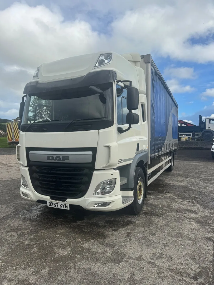 2017 DAF CF330 18ton curtainsider CHOICE - Image 1