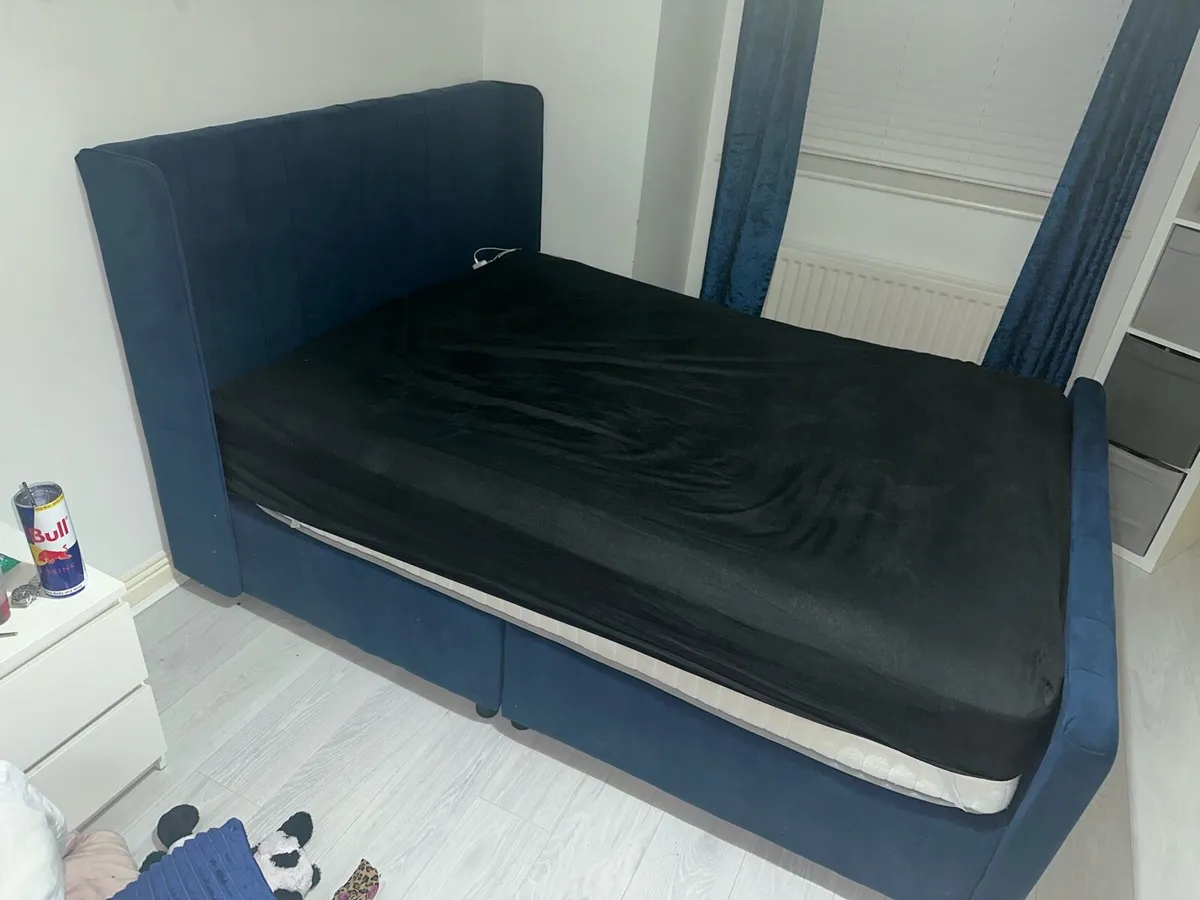 King bed - Image 1