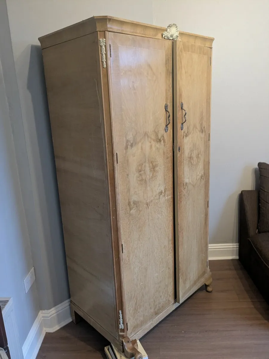 Free Wardrobe - Image 2