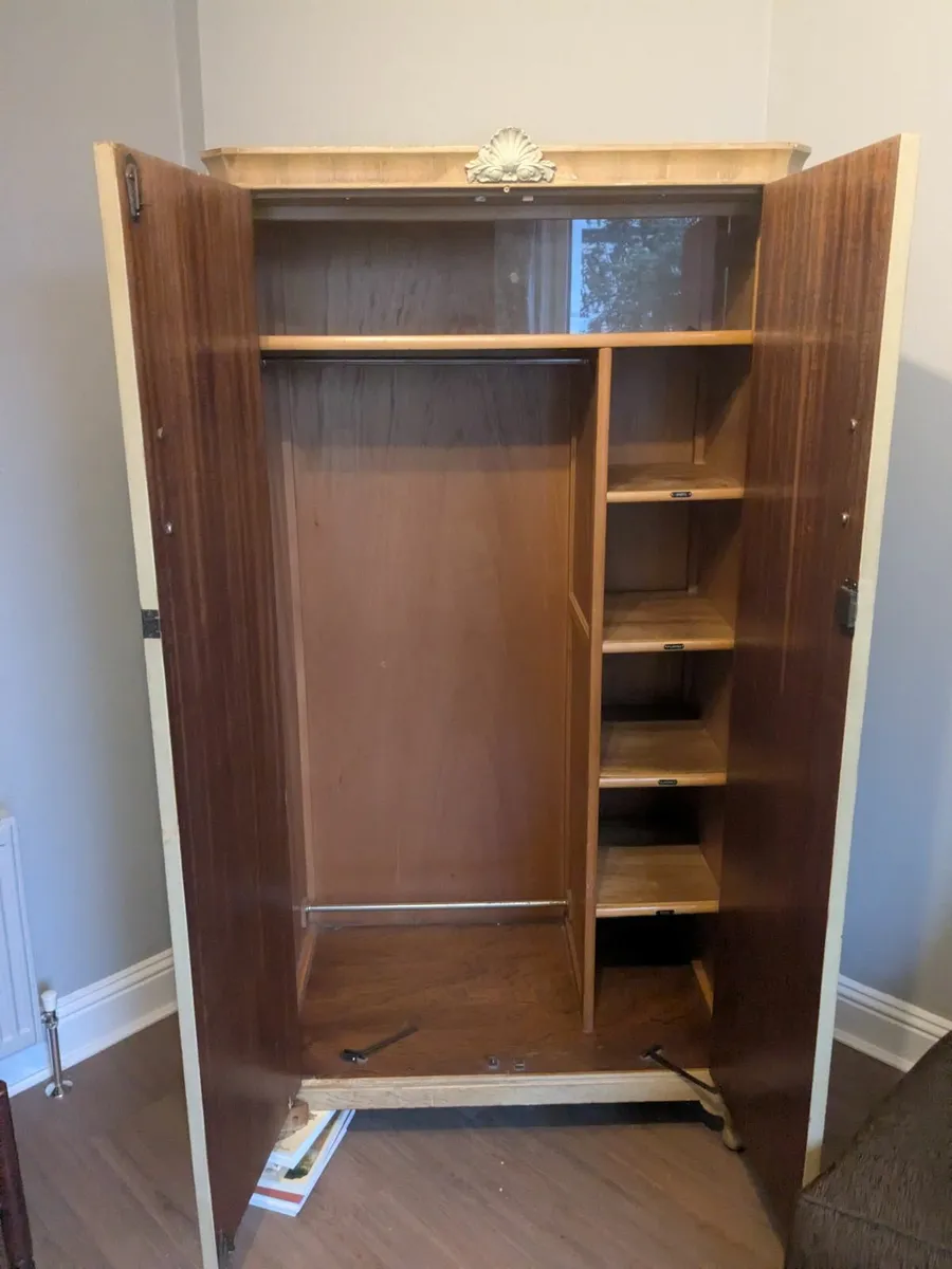 Free Wardrobe - Image 4