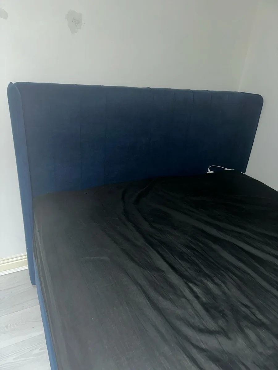 King bed - Image 2