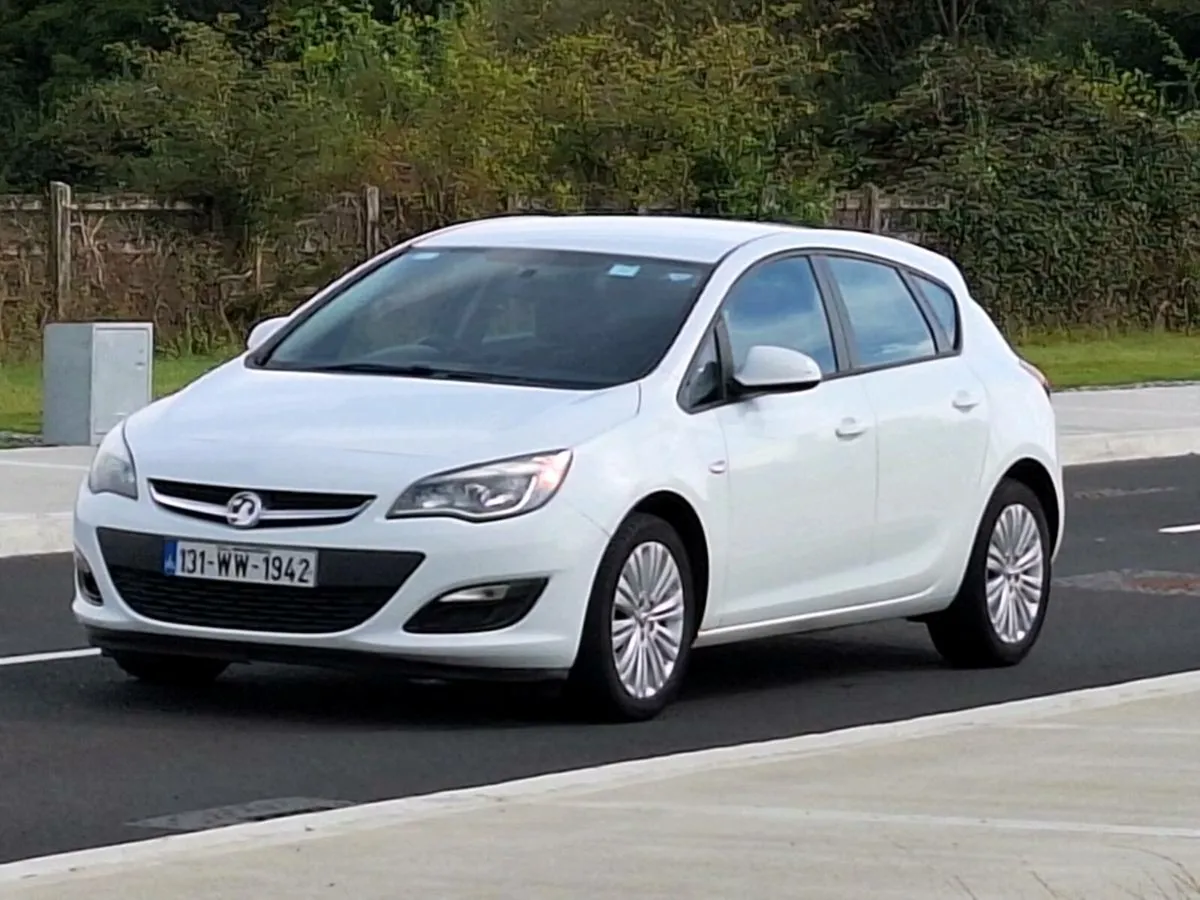 VAUXHALL ASTRA 1.4 • NEW NCT • LOW MILEAGE • - Image 1
