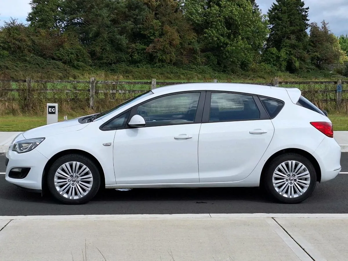 VAUXHALL ASTRA 1.4 • NEW NCT • LOW MILEAGE • - Image 2