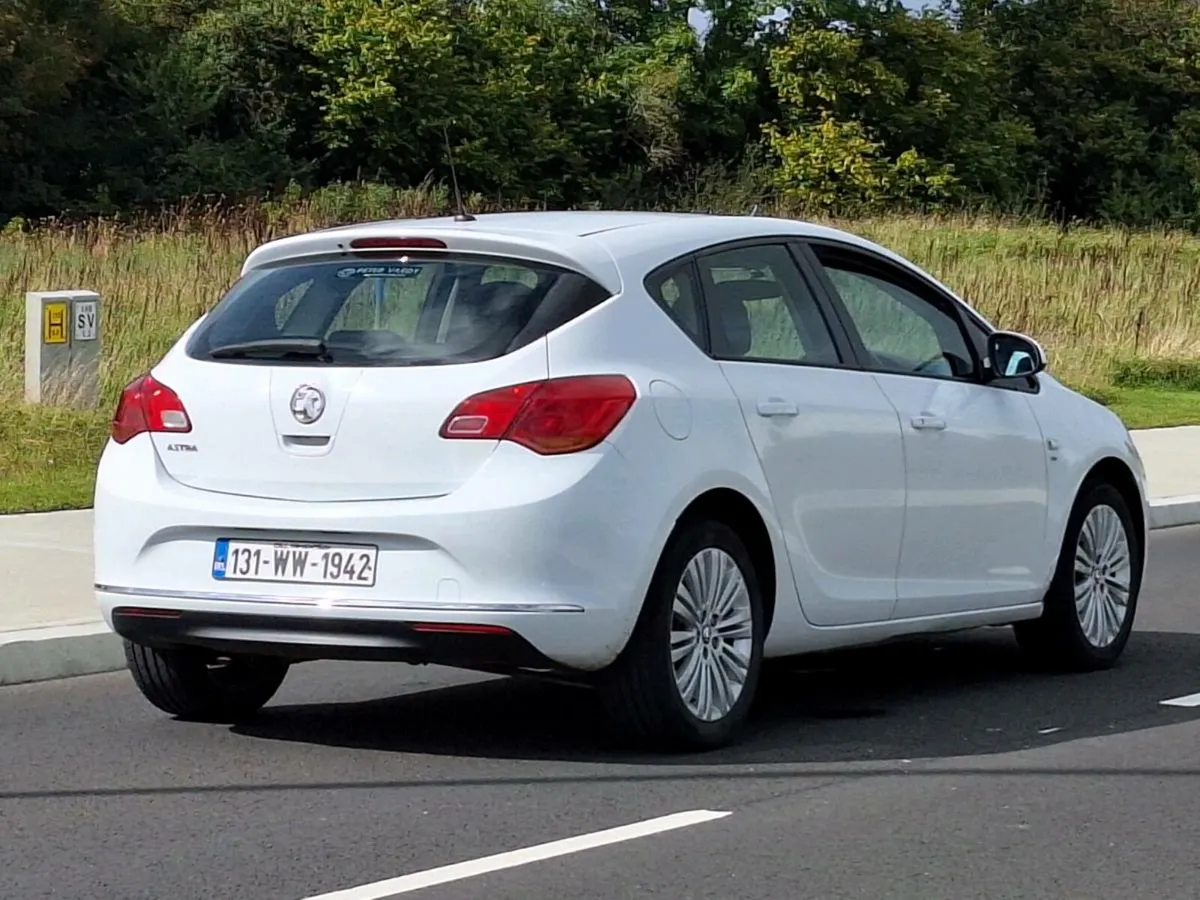 VAUXHALL ASTRA 1.4 • NEW NCT • LOW MILEAGE • - Image 4