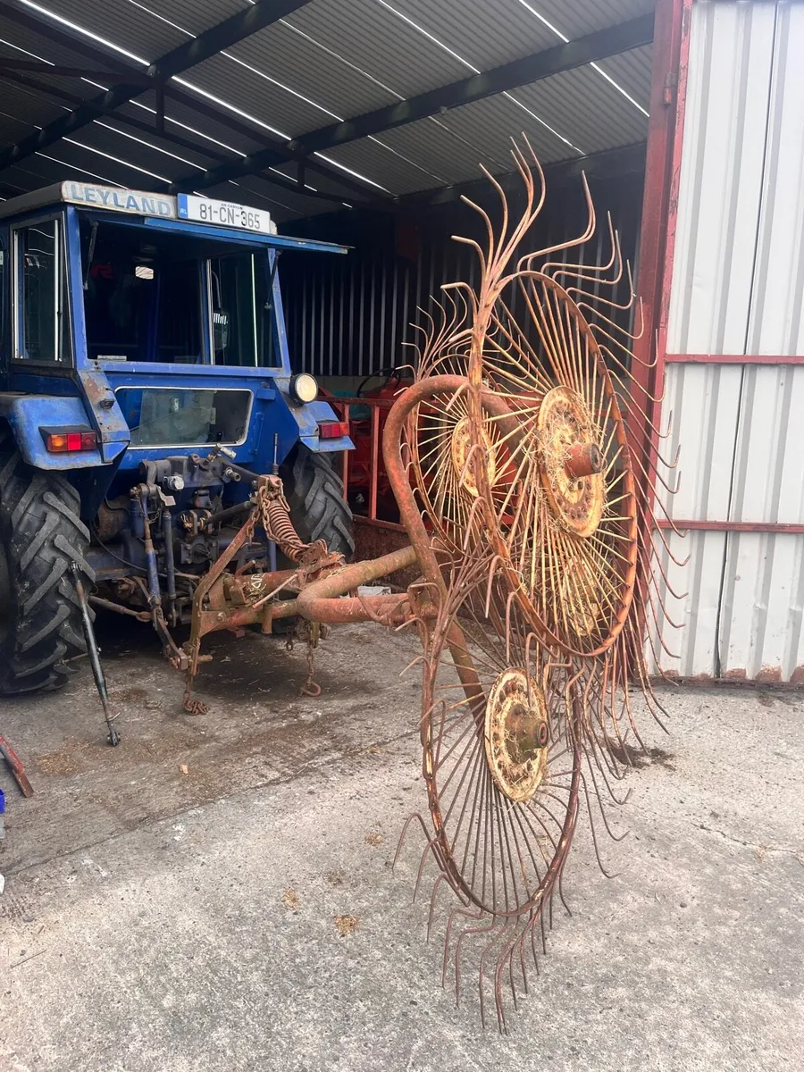 Vicon Acrobat hay rake turner - Image 1