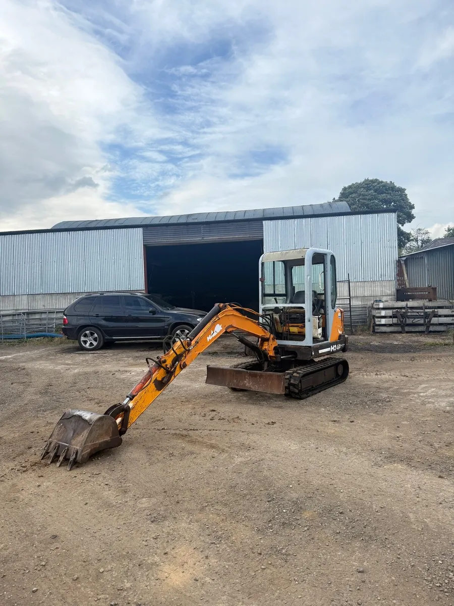 Hanix h24a 2.4 ton digger excavator - Image 2