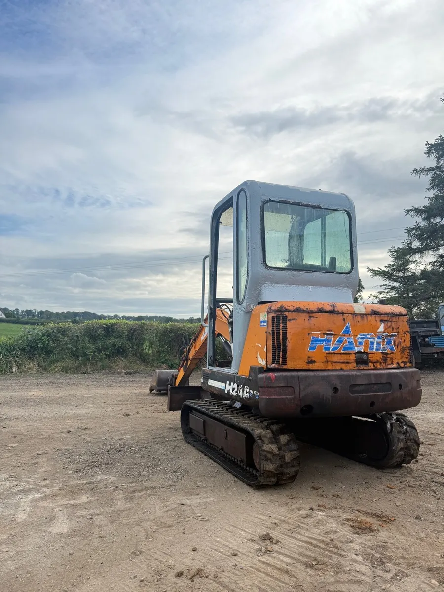 Hanix h24a 2.4 ton digger excavator - Image 4