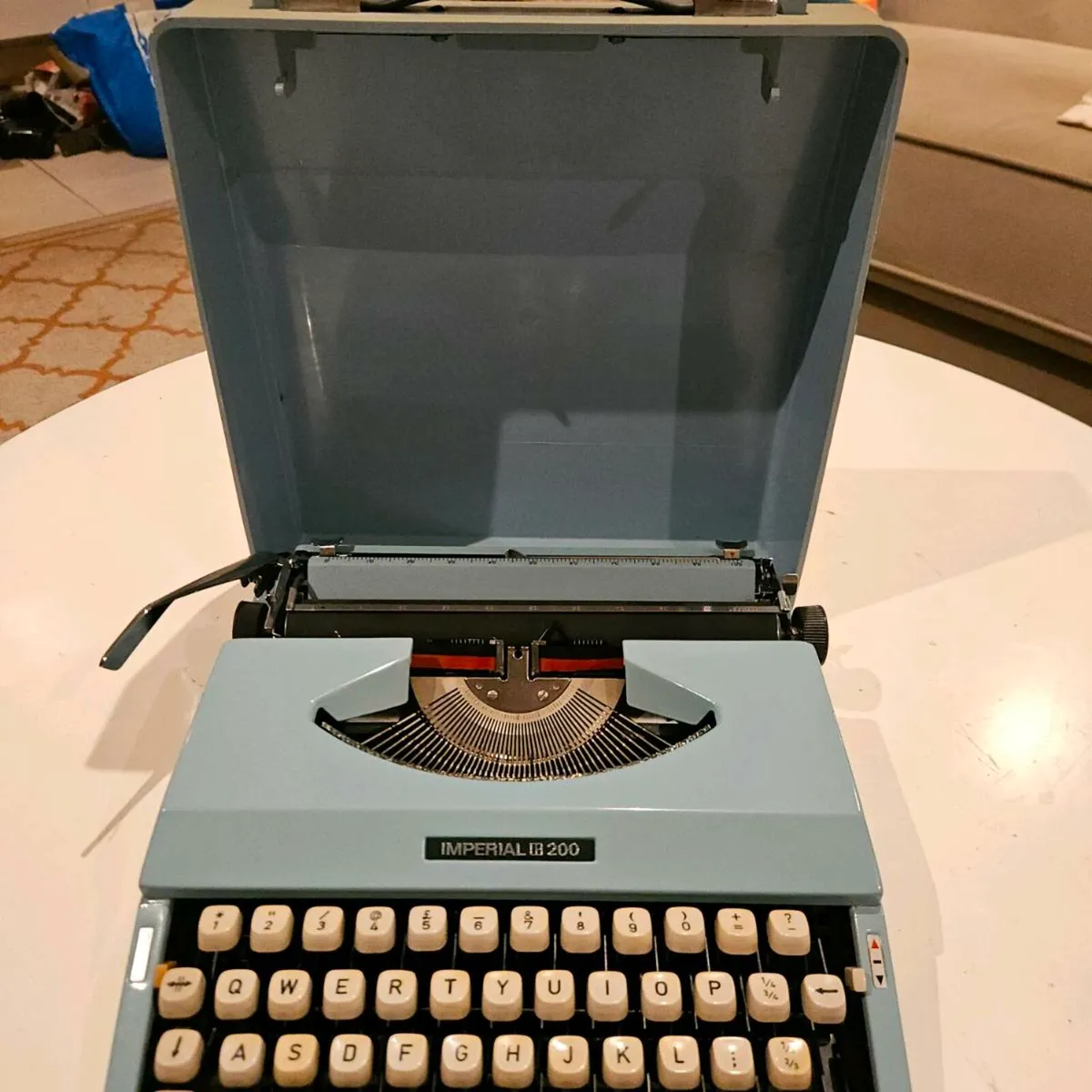Imperial 200 vintage typewriter - Image 3