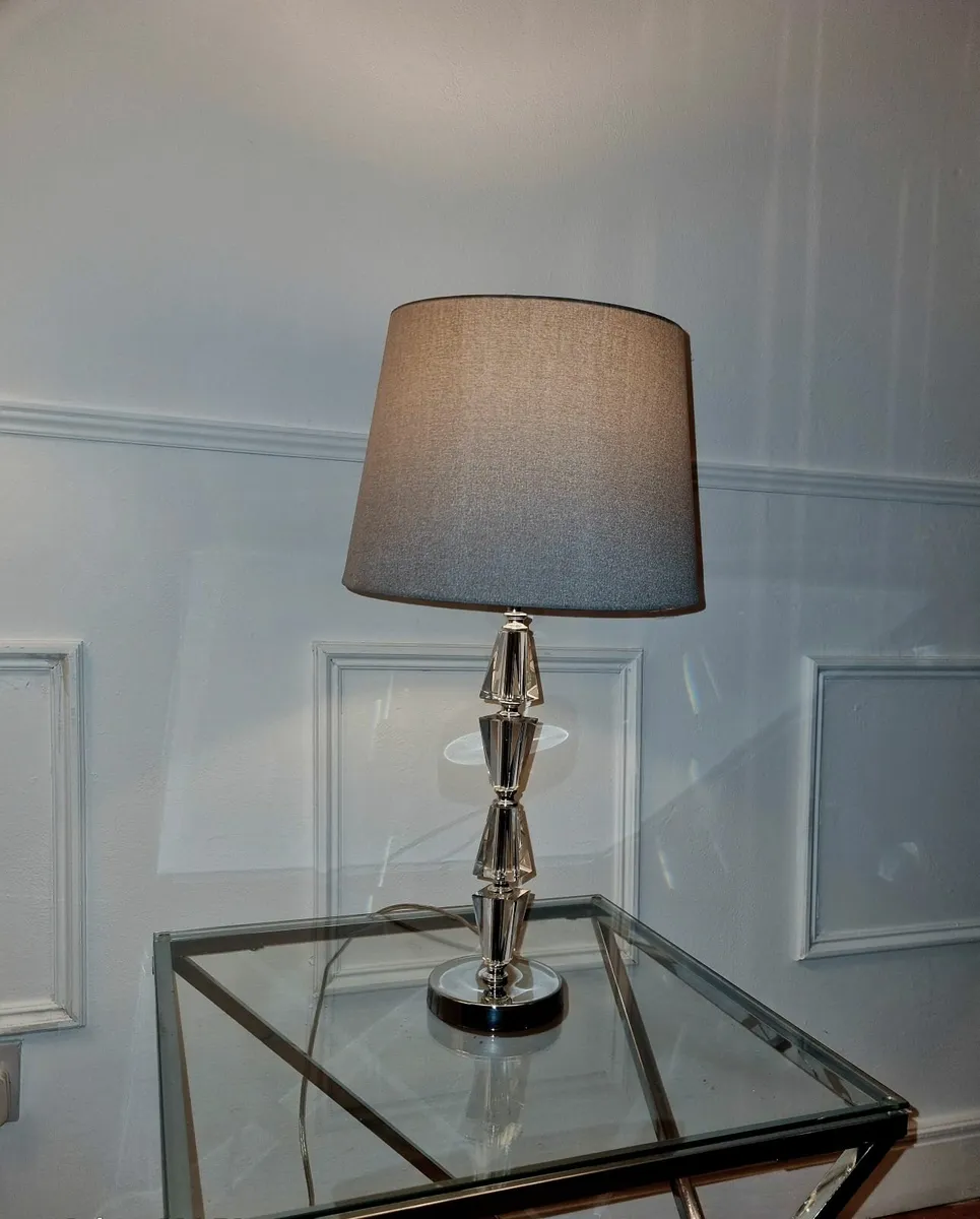 Table lamp