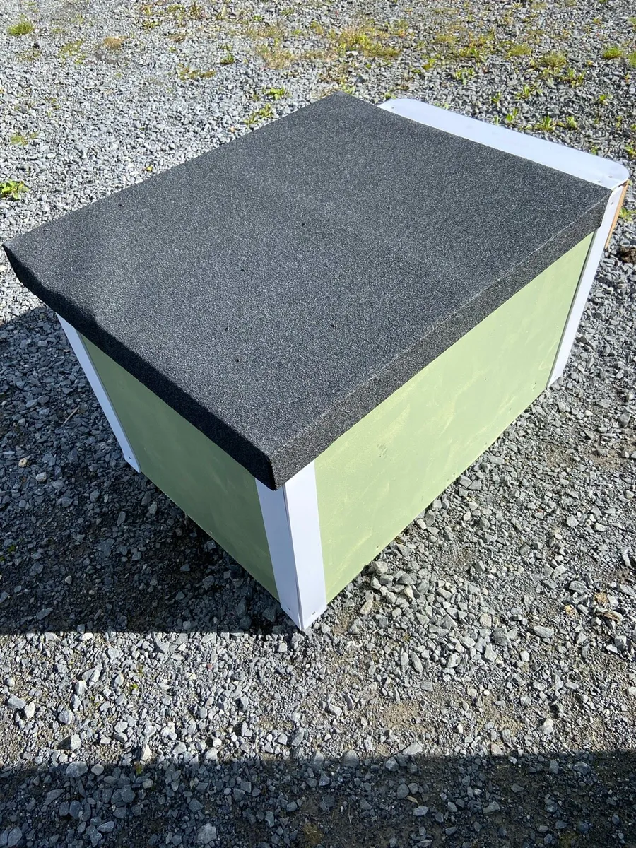 Cat house outdoors - Image 3