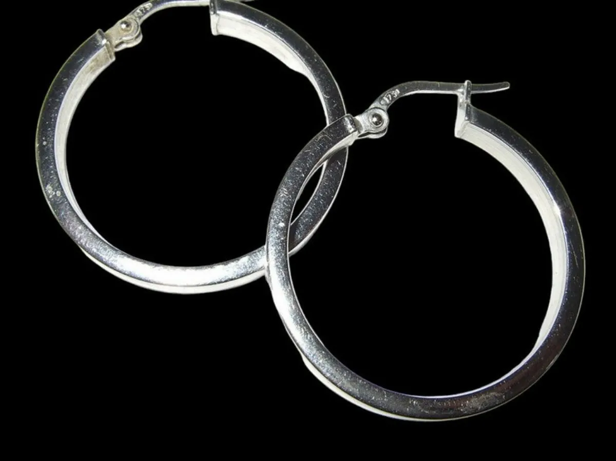 Vintage 9ct White Gold Hallmarked Hoop Earrings - Image 4