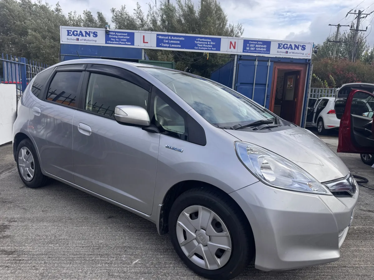 Honda Fit 1.3L HYBRID 2013 - Image 2