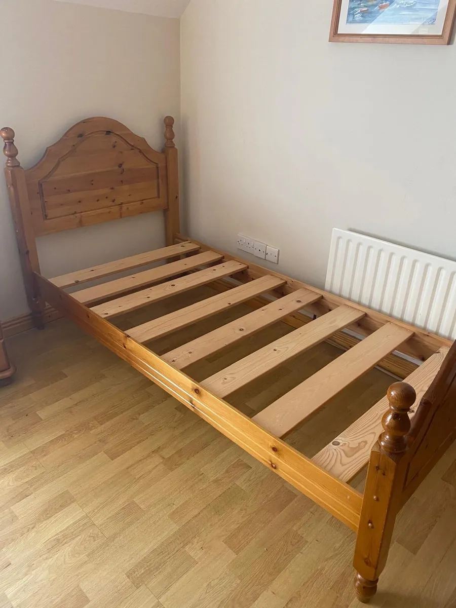 Single bed (solid pine) - Image 1