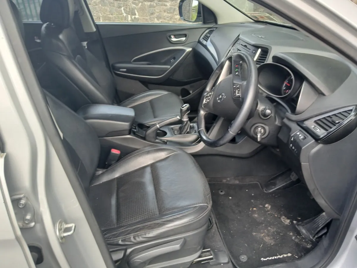 132 hyundai sante fe 7 seater 4wd, new nct ,chain - Image 4