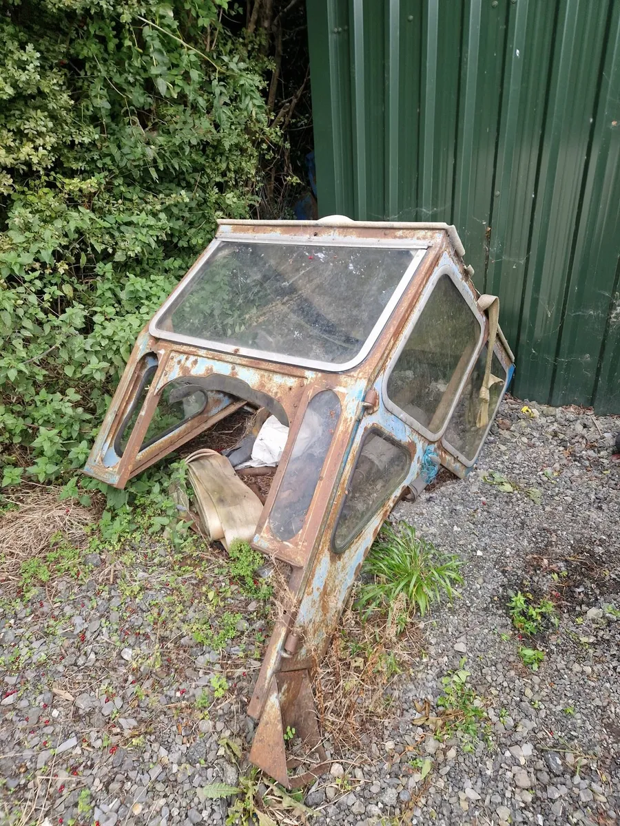 Fordson Major Cab. Weights. Live Drive Clutch - Image 1