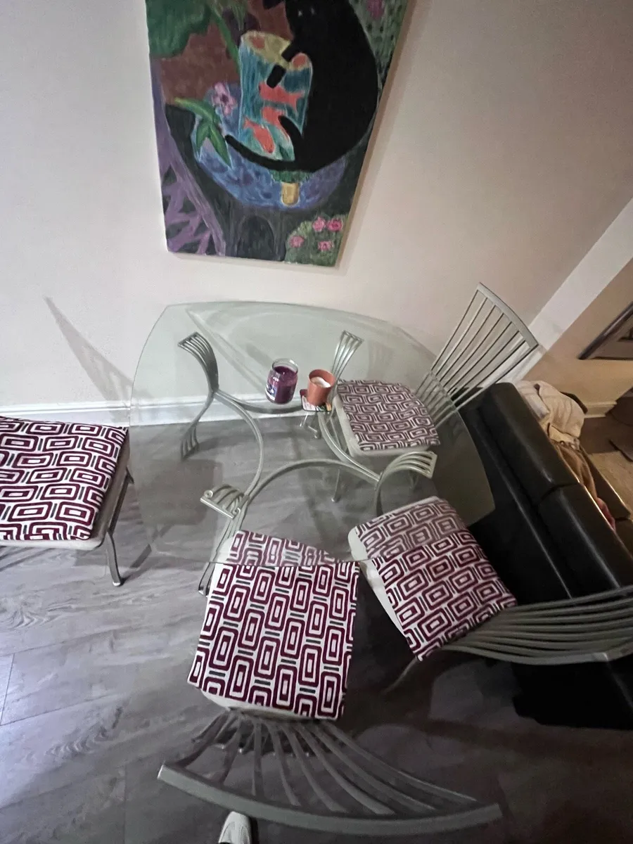 Table with 4 chairs - Image 3