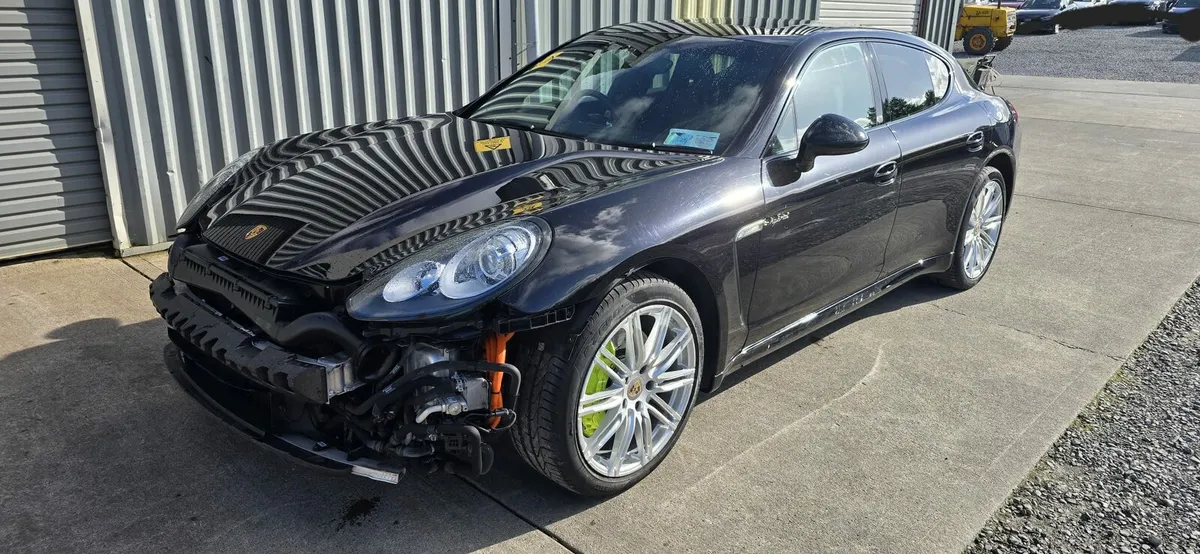 161 PORSCHE PANAMERA-S - Image 1