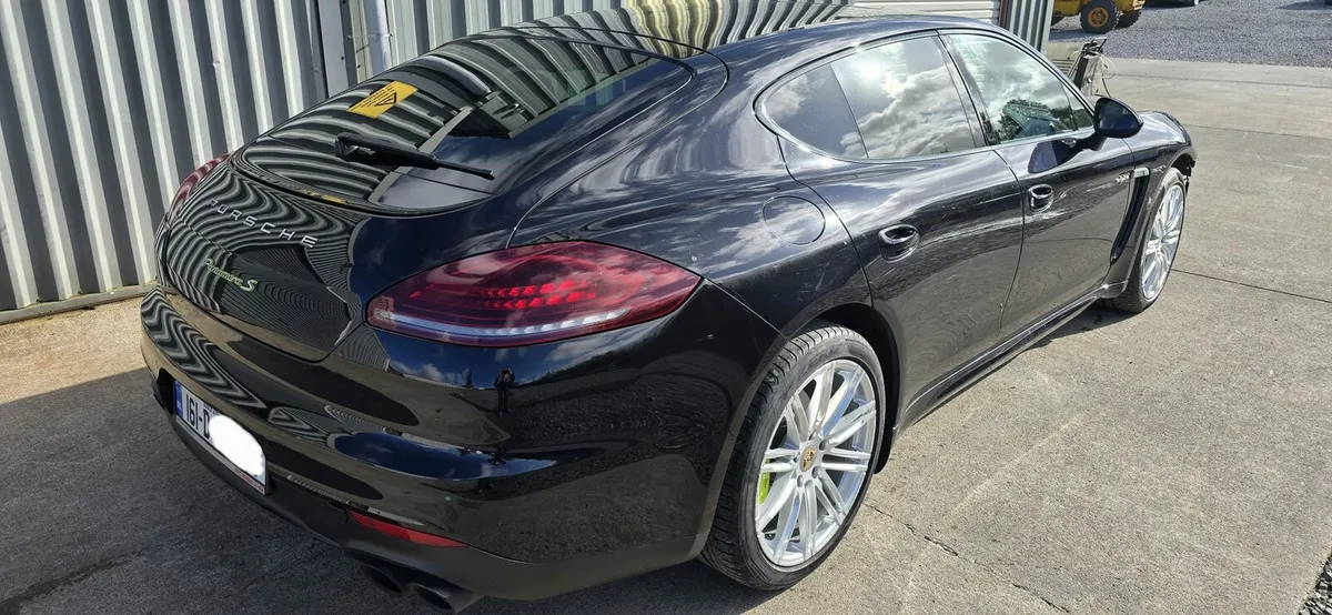 161 PORSCHE PANAMERA-S - Image 4