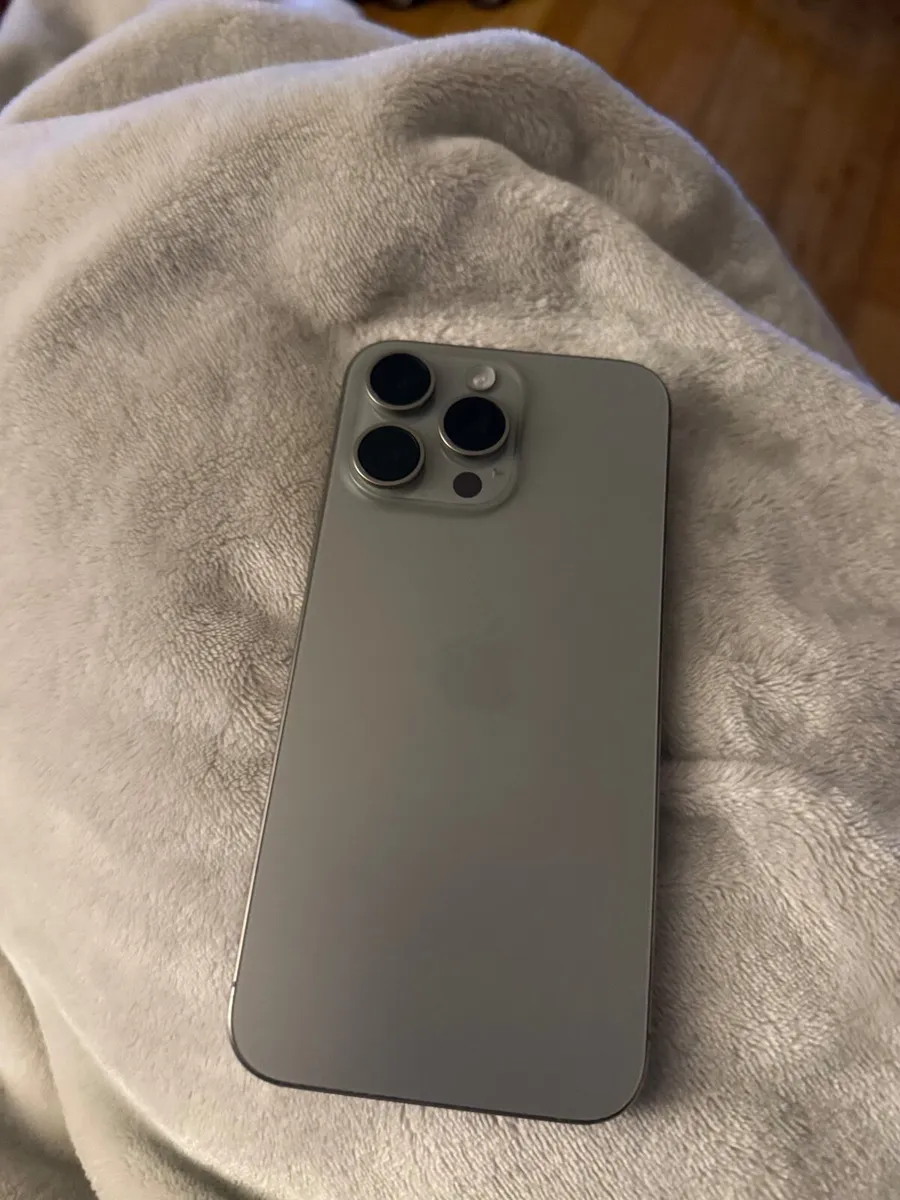 iPhone 15 Pro Max - Image 4