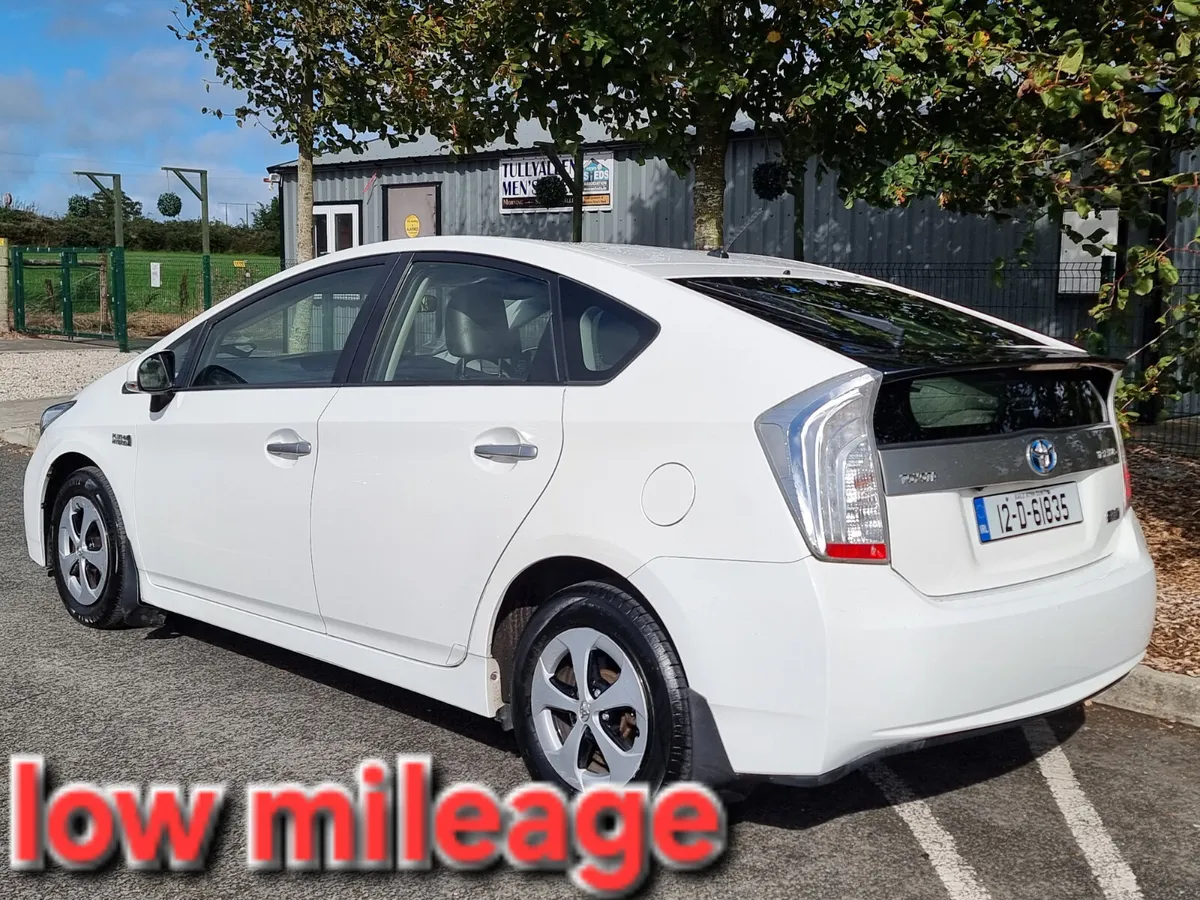 Toyota Prius 2012 low mileage €6990 - Image 1