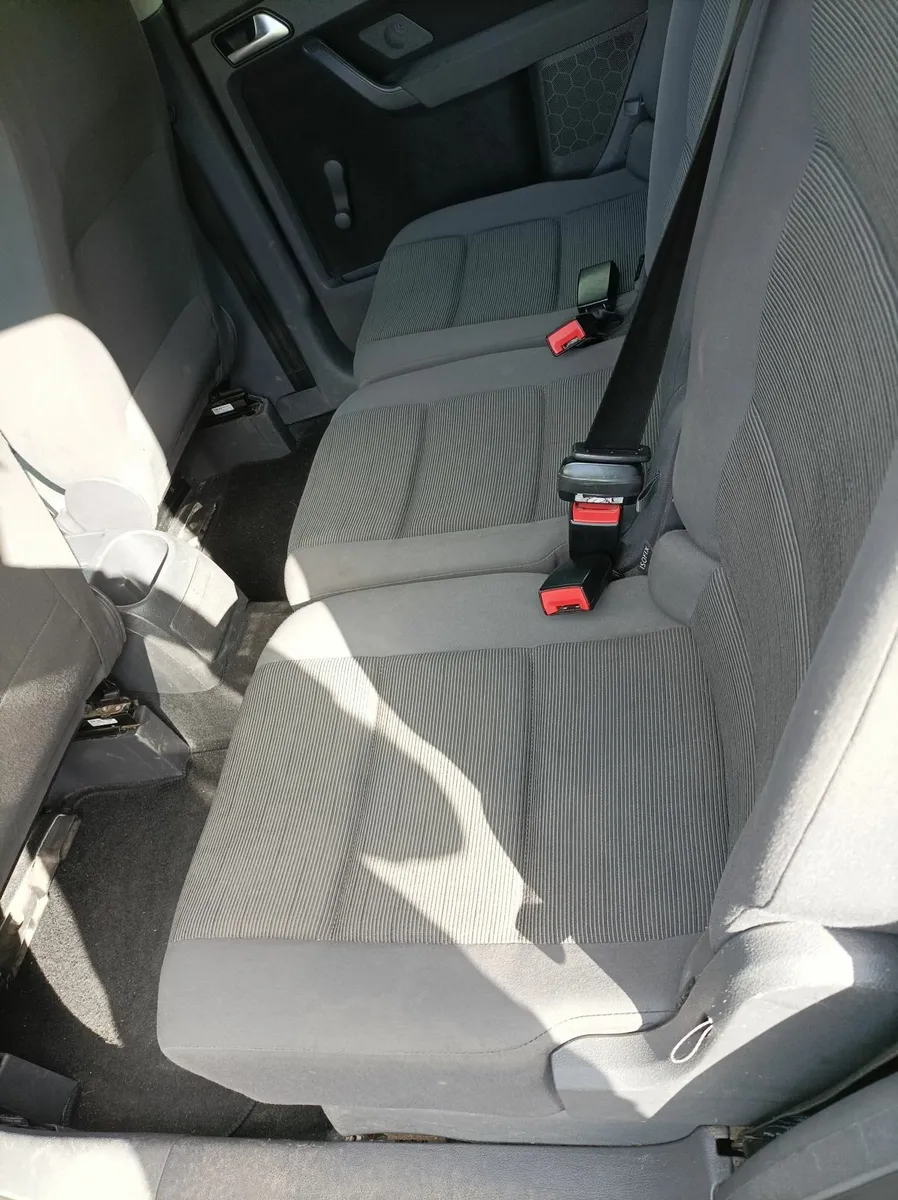 Volkswagen Touran 2010 - Image 3