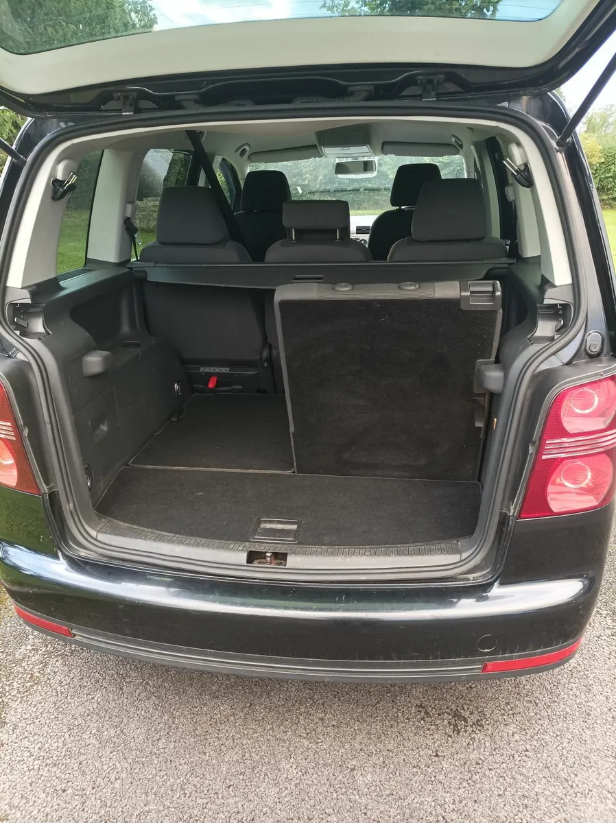 Volkswagen Touran 2010 - Image 4