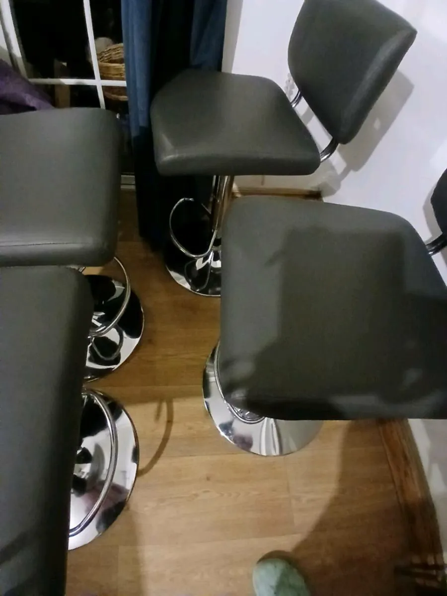 Kitchen stools - Image 1