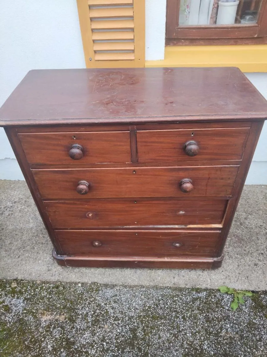Antique Mahogany chest - Image 1