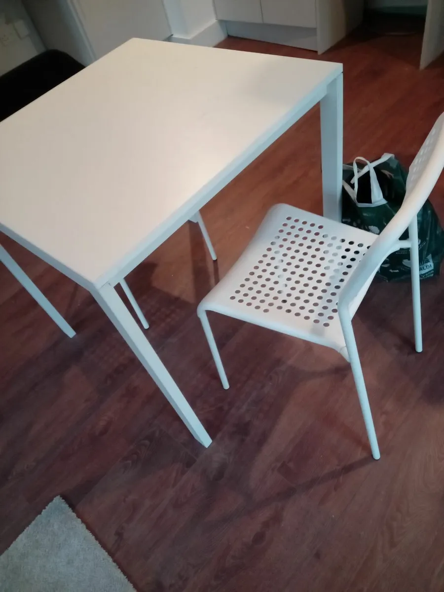 Table and 2chairs and acouch - Image 2