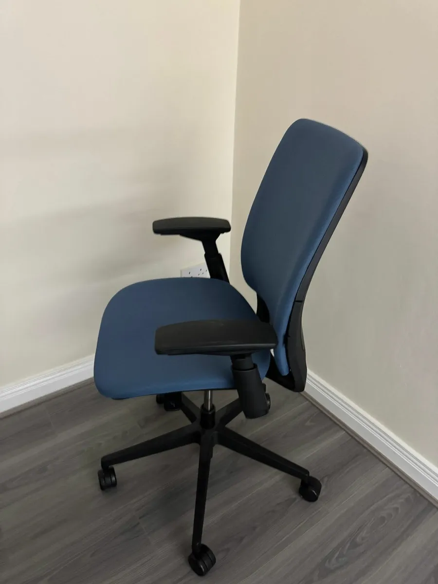 Steelcase Amia Office Chair - Image 4